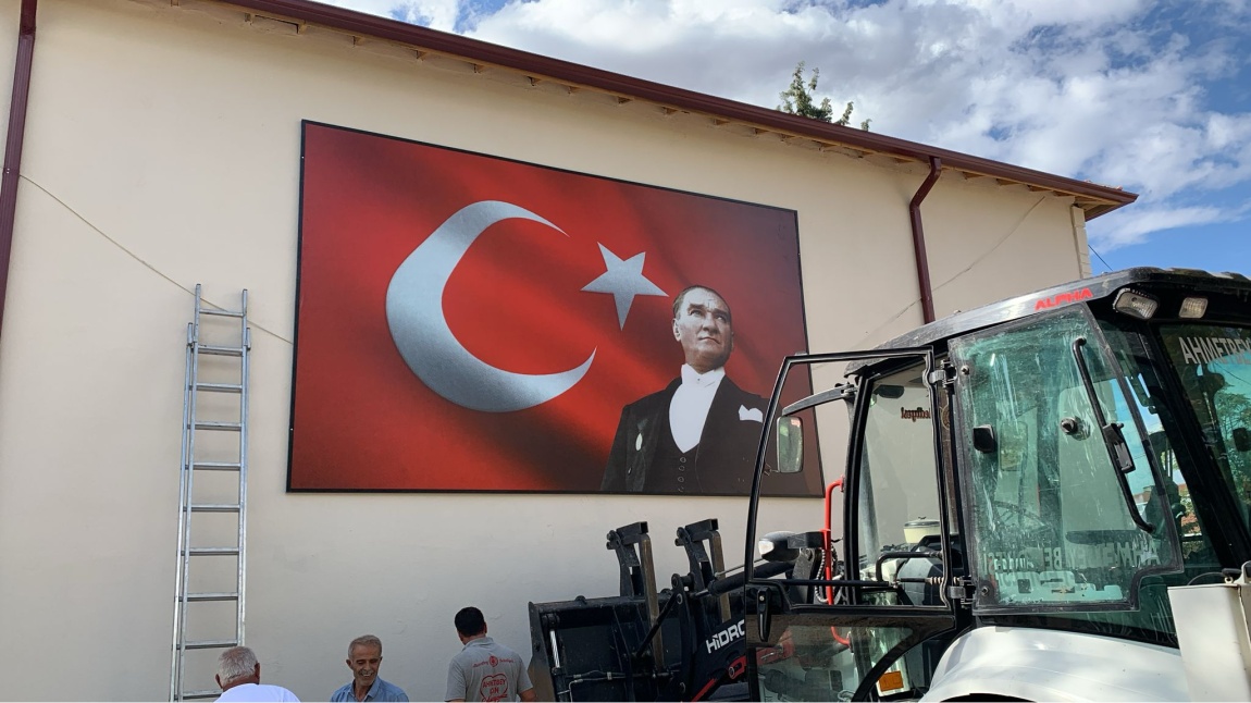 Okulumuza Atatürk ve Bayrak Temalı Tabelanın Montajı